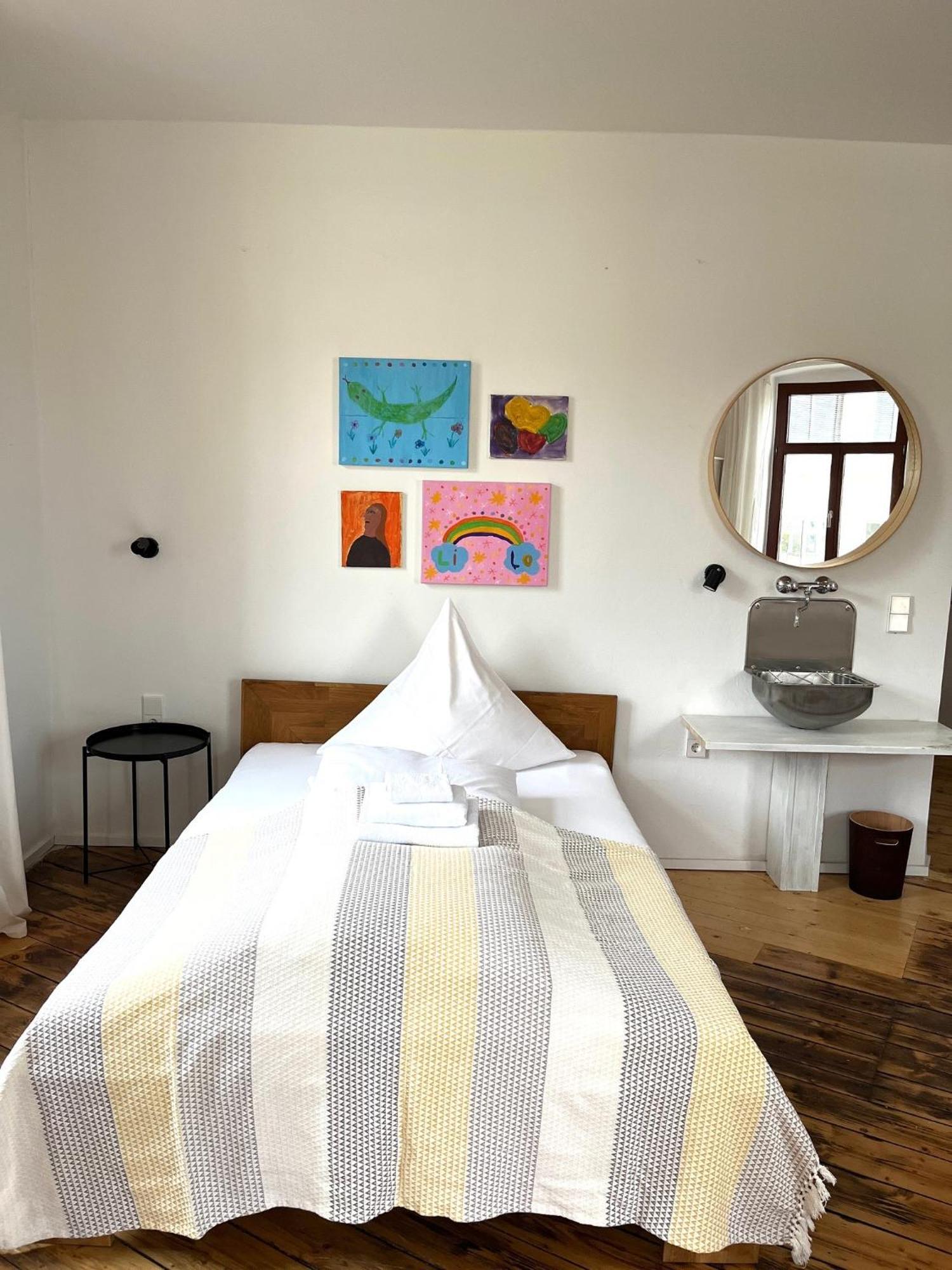 Kuenstlerzimmer Im Kulturhaus Haeselburg Gera Esterno foto