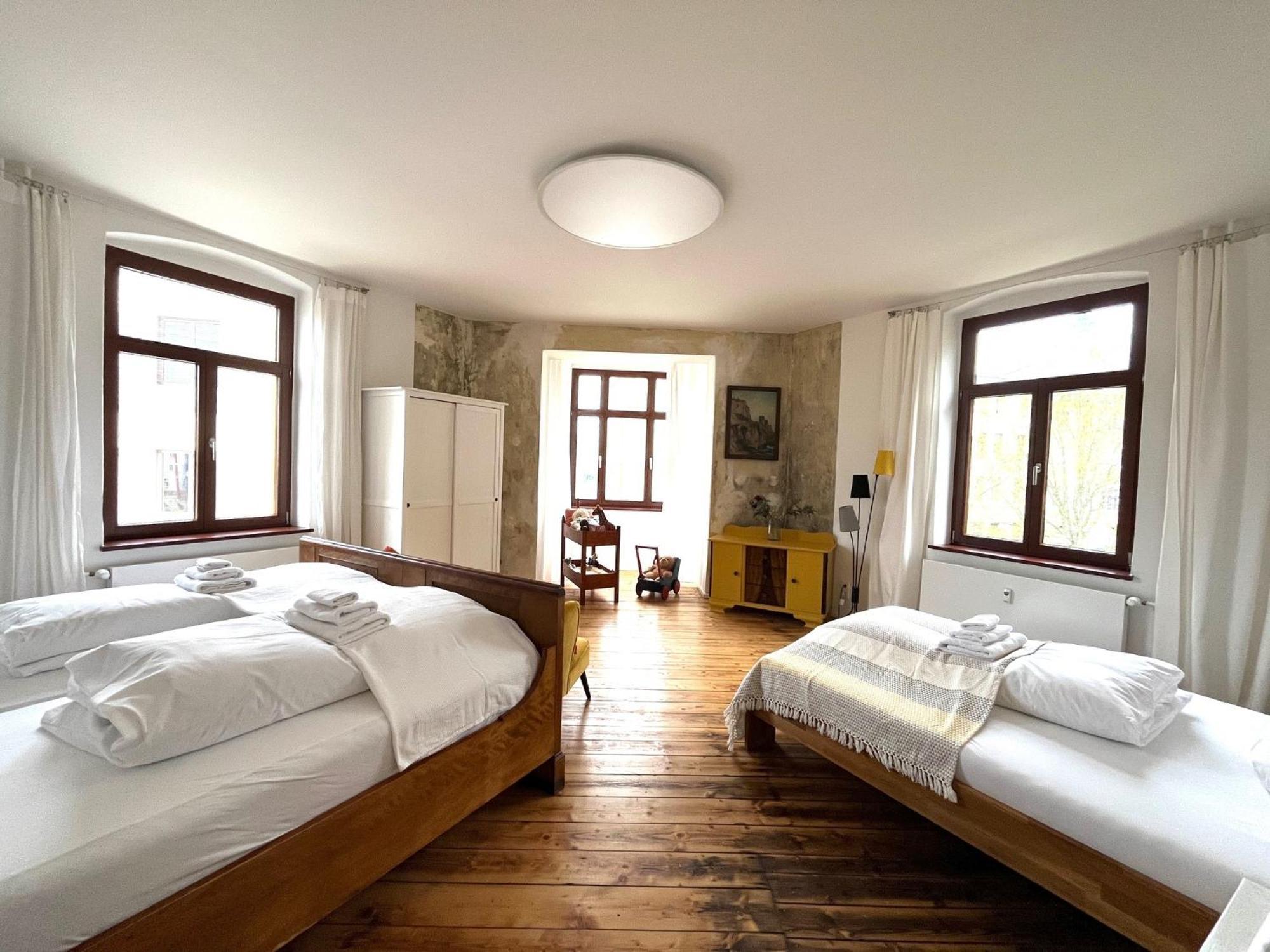 Kuenstlerzimmer Im Kulturhaus Haeselburg Gera Esterno foto